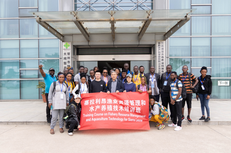 塞拉利昂渔业资源管理与水产养殖技术培训班学员莅临诺亚方舟集团考察学习